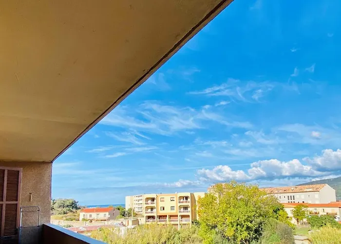 Joli Deux Pieces, Centre Et Proche *